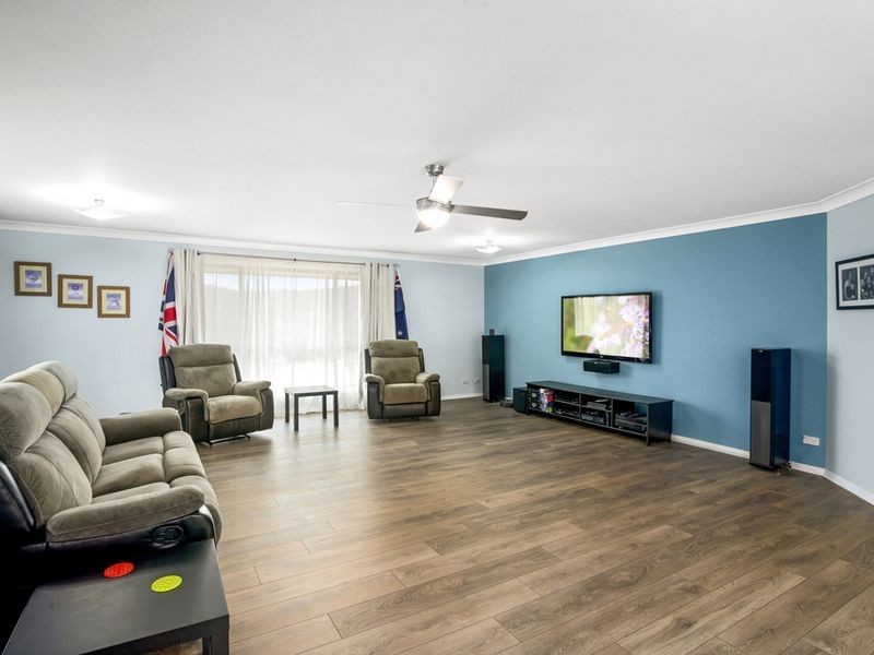 12 Taske Rise, Pacific Pines QLD 4211