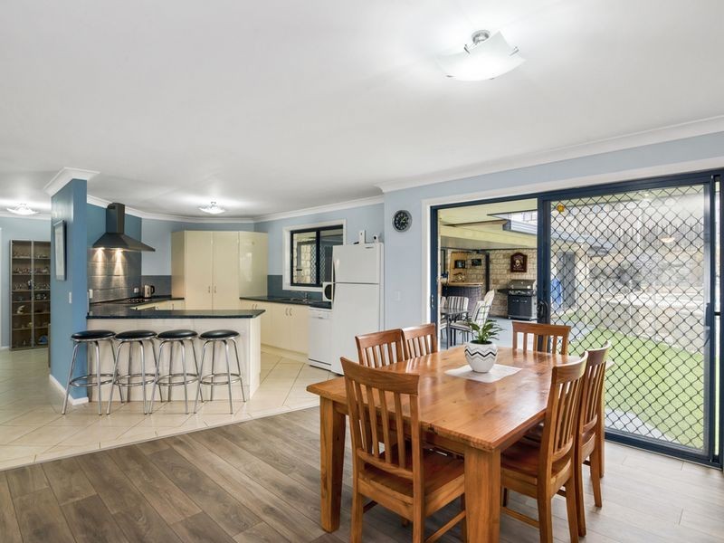 12 Taske Rise, Pacific Pines QLD 4211