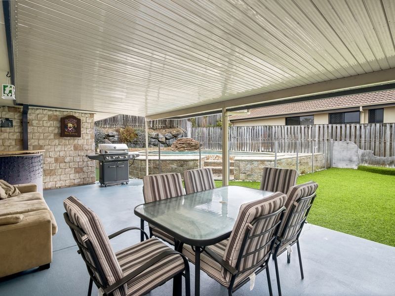 12 Taske Rise, Pacific Pines QLD 4211