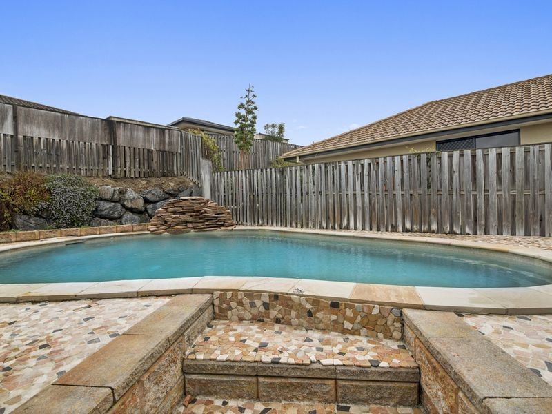 12 Taske Rise, Pacific Pines QLD 4211