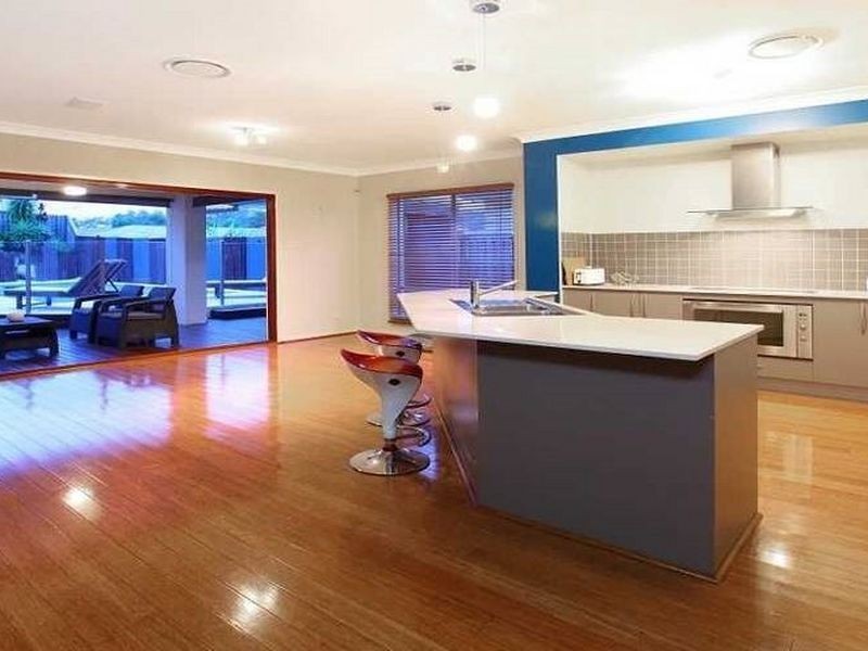 33 Barradeen Circuit, Pacific Pines QLD 4211