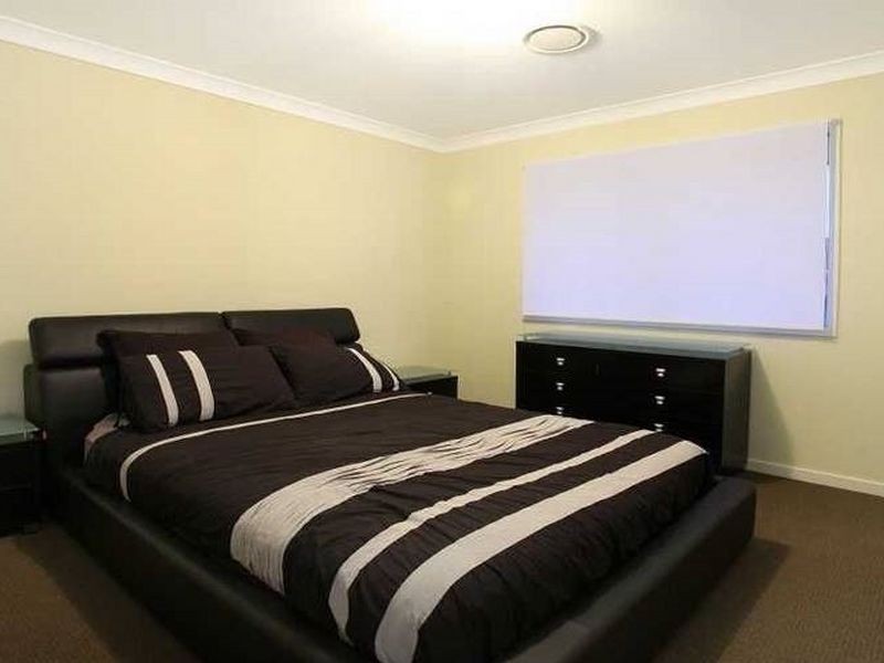 33 Barradeen Circuit, Pacific Pines QLD 4211