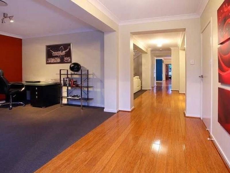 33 Barradeen Circuit, Pacific Pines QLD 4211