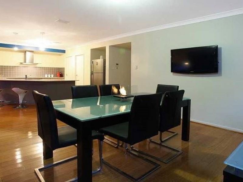 33 Barradeen Circuit, Pacific Pines QLD 4211