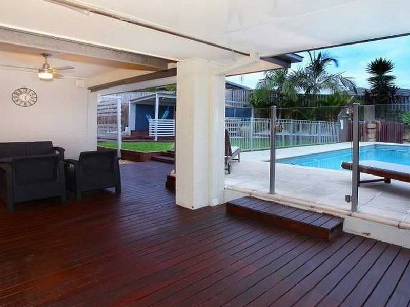 33 Barradeen Circuit, Pacific Pines QLD 4211