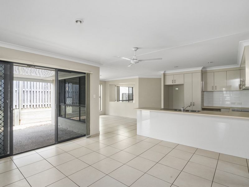 8 Starkey Street, Pacific Pines QLD 4211