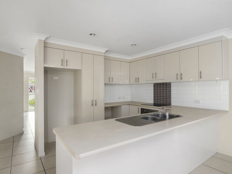 8 Starkey Street, Pacific Pines QLD 4211