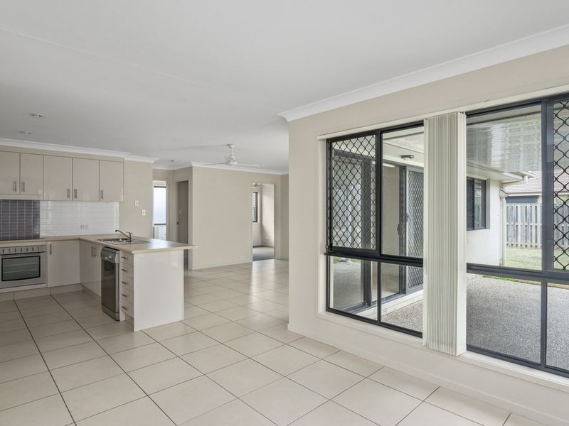 8 Starkey Street, Pacific Pines QLD 4211