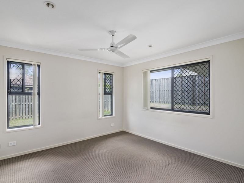 8 Starkey Street, Pacific Pines QLD 4211