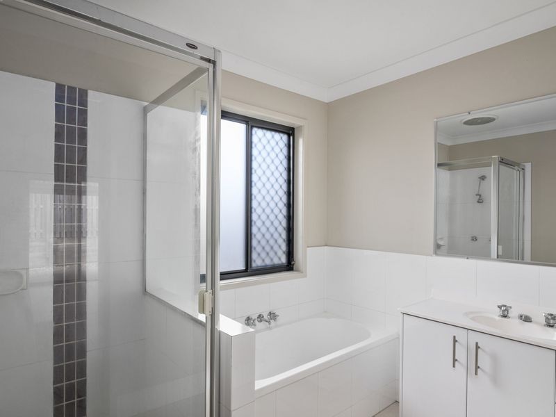 8 Starkey Street, Pacific Pines QLD 4211