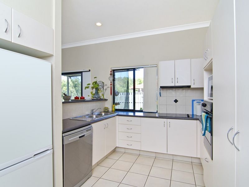 28 Manra Way, Pacific Pines QLD 4211