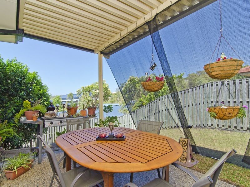 28 Manra Way, Pacific Pines QLD 4211