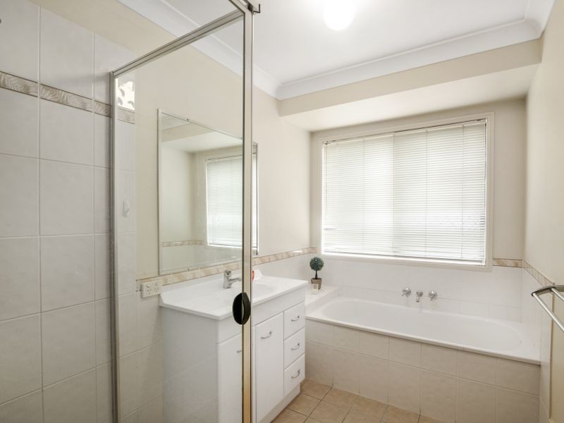 3 Taske Rise, Pacific Pines QLD 4211