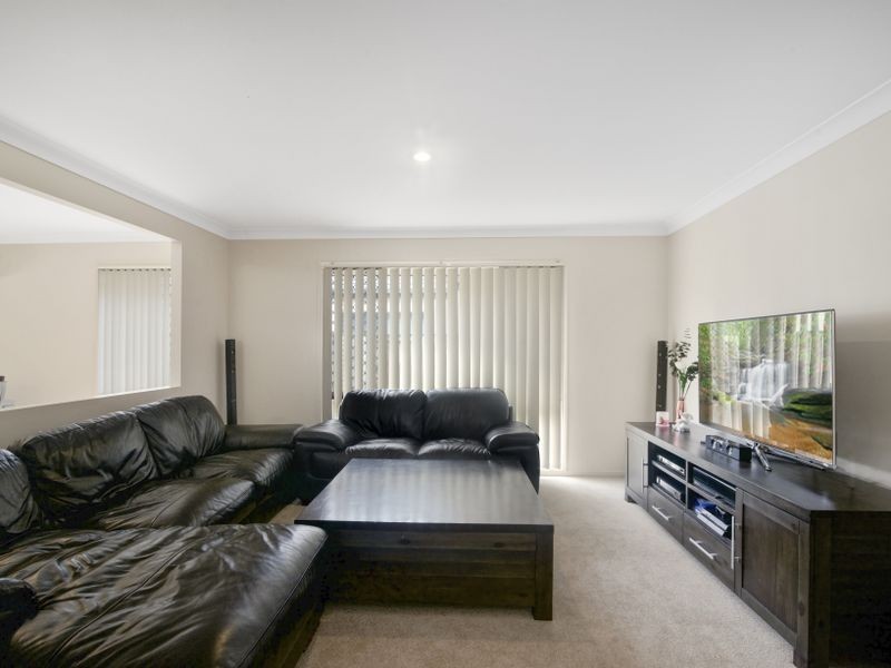 3 Taske Rise, Pacific Pines QLD 4211