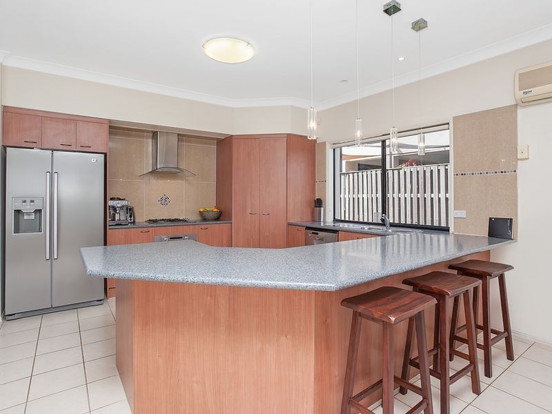 34 Hillary Circuit, Pacific Pines QLD 4211