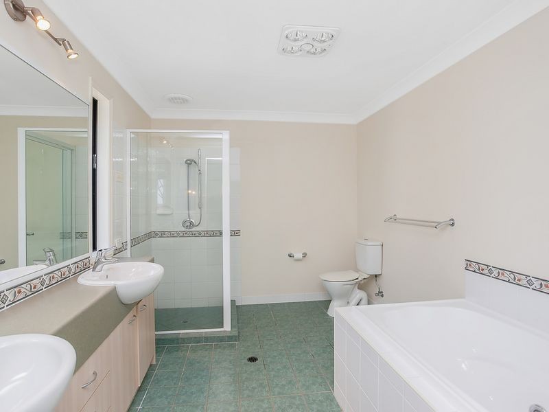 34 Hillary Circuit, Pacific Pines QLD 4211