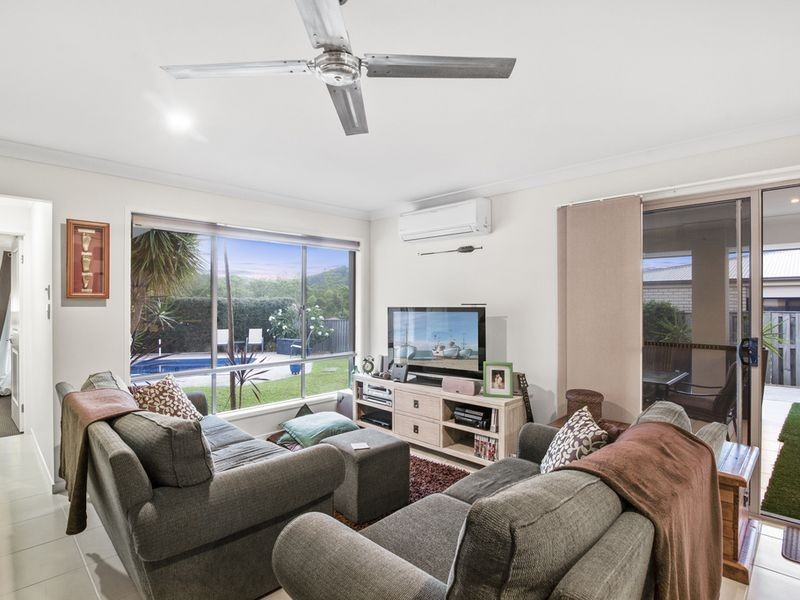 33 Shannonbrook Grove, Oxenford QLD 4210