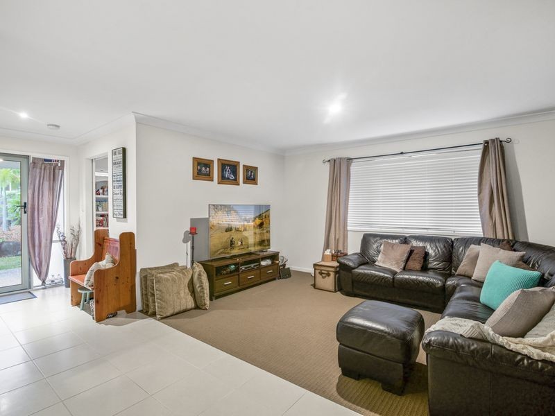 33 Shannonbrook Grove, Oxenford QLD 4210