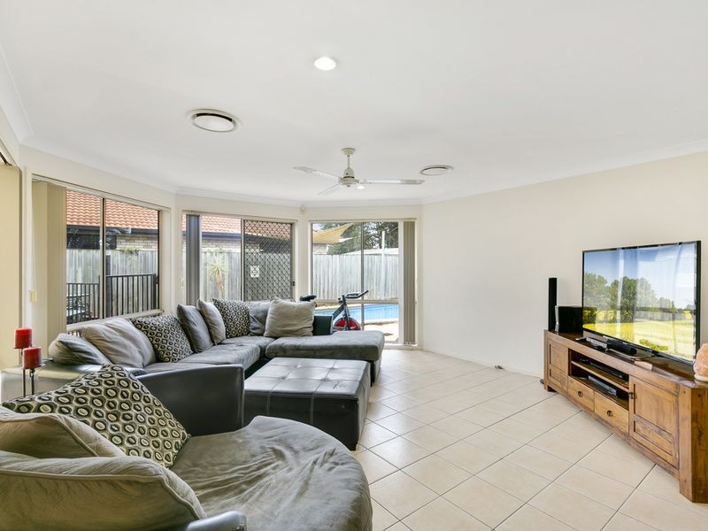 114 Santa Isobel Boulevard, Pacific Pines QLD 4211