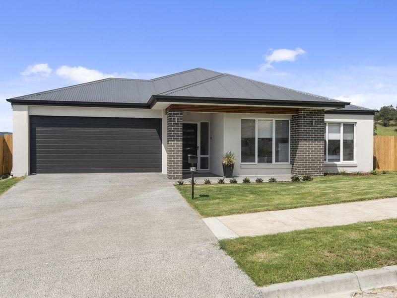 36 Hillstone Crescent, Maudsland QLD 4210