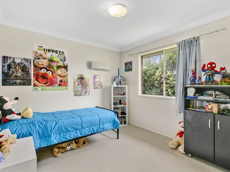 17 Palm Street, Pacific Pines QLD 4211