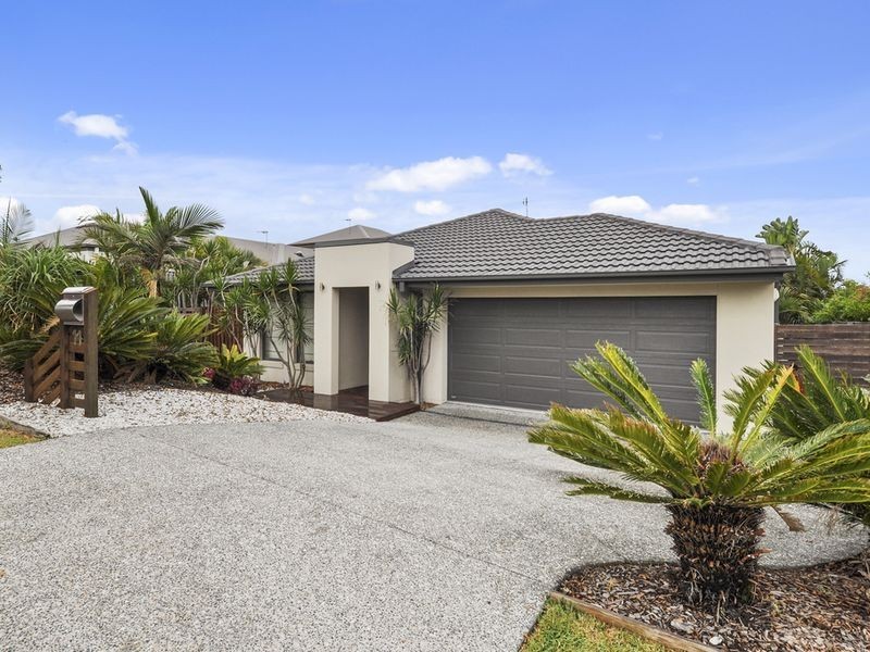 11 Lawley Crescent, Pacific Pines QLD 4211