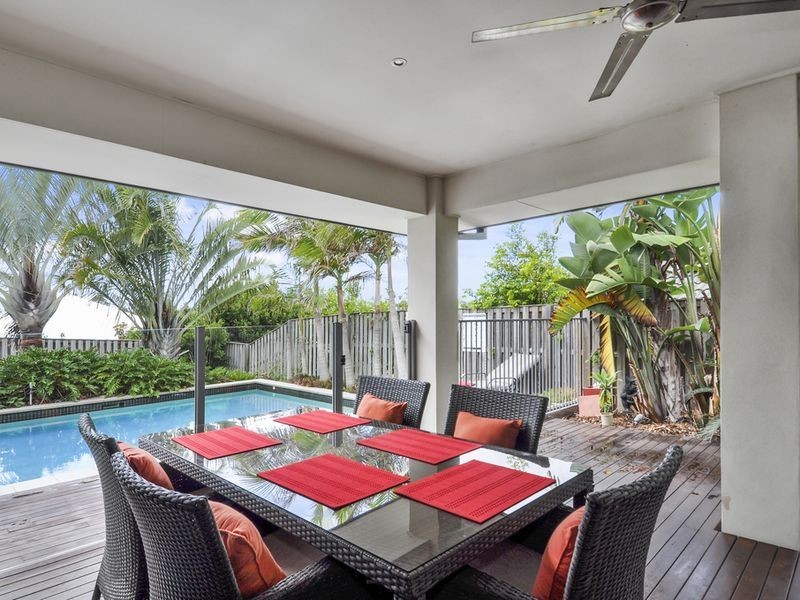 11 Lawley Crescent, Pacific Pines QLD 4211