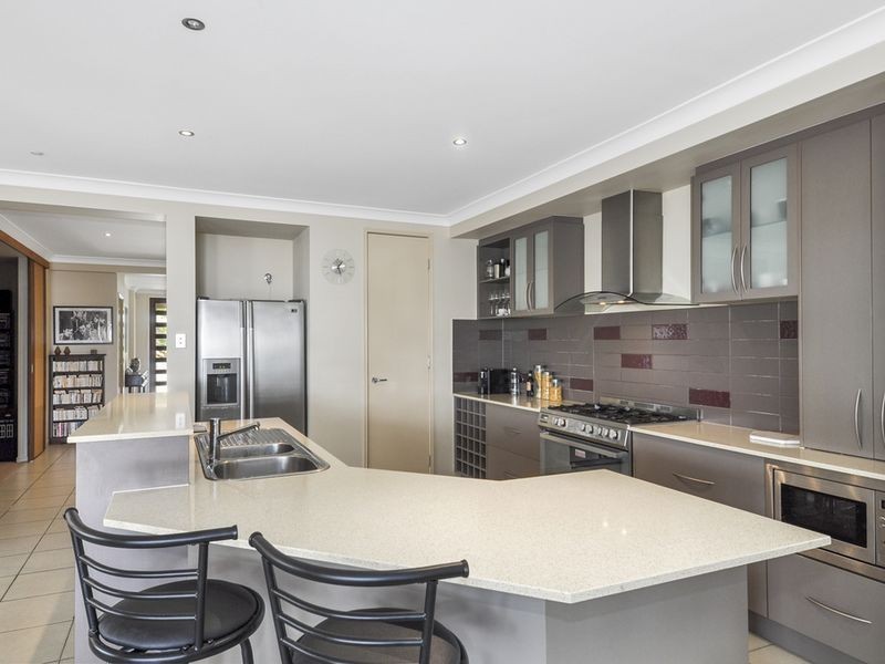 11 Lawley Crescent, Pacific Pines QLD 4211