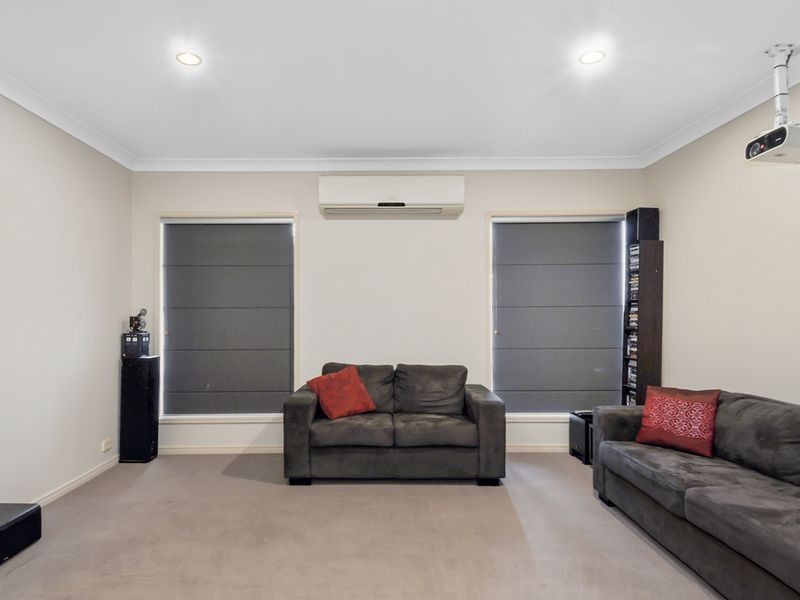 11 Lawley Crescent, Pacific Pines QLD 4211