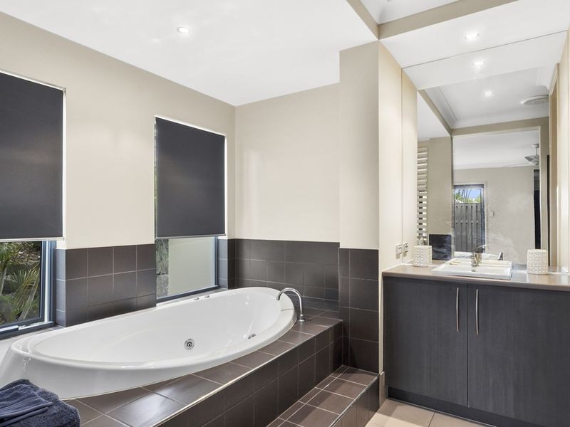11 Lawley Crescent, Pacific Pines QLD 4211