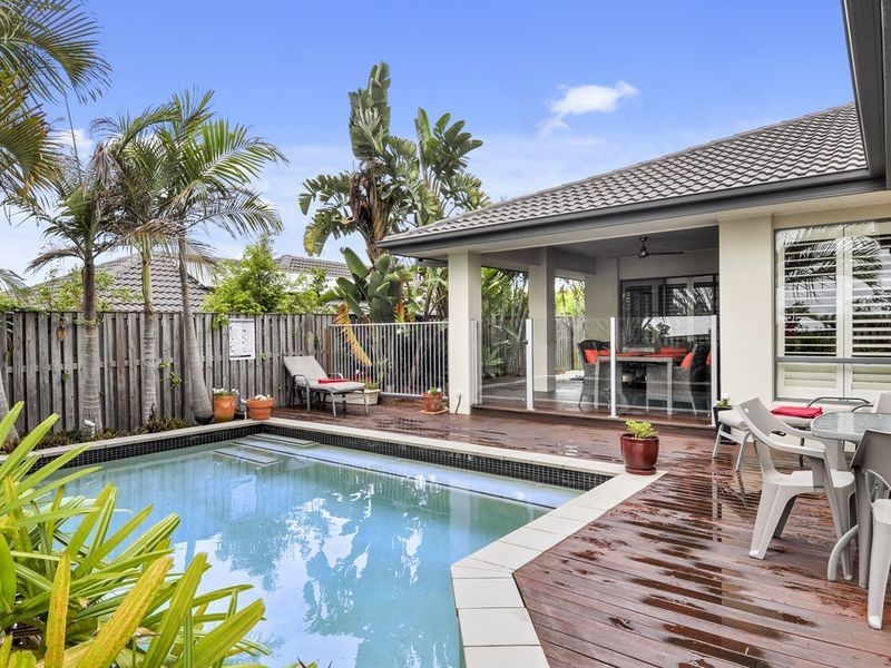 11 Lawley Crescent, Pacific Pines QLD 4211