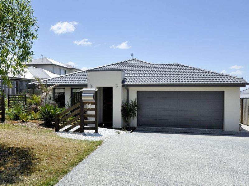 11 Lawley Crescent, Pacific Pines QLD 4211