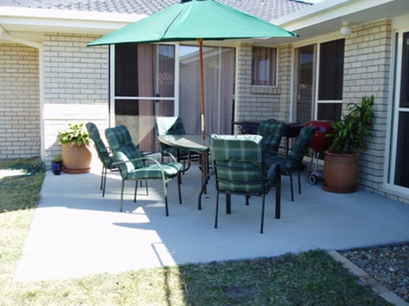 6 Buffalo Crescent, Pacific Pines QLD 4211