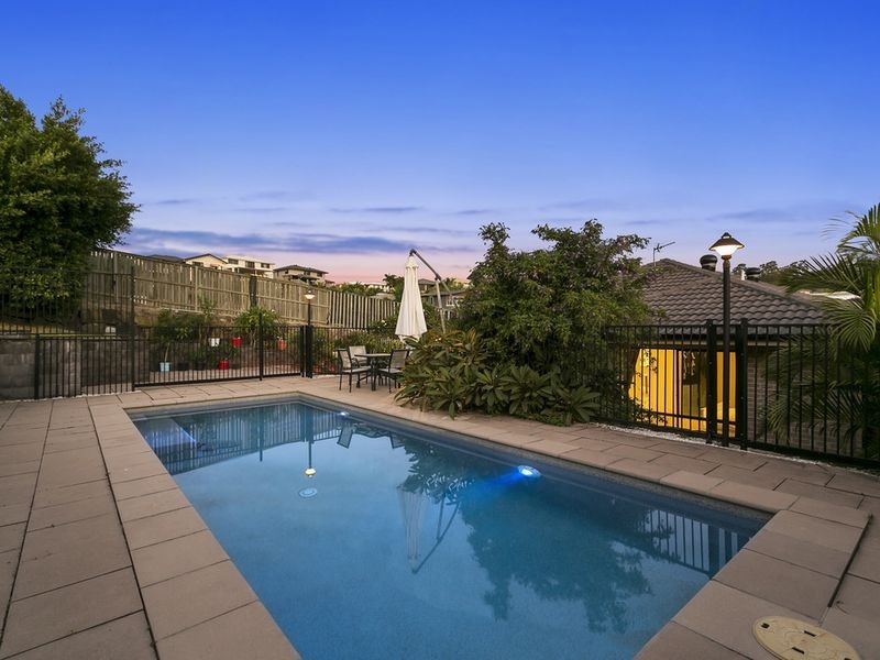 40 Hawkesbury Avenue, Pacific Pines QLD 4211