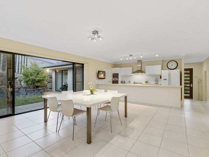 40 Hawkesbury Avenue, Pacific Pines QLD 4211