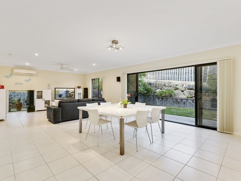 40 Hawkesbury Avenue, Pacific Pines QLD 4211