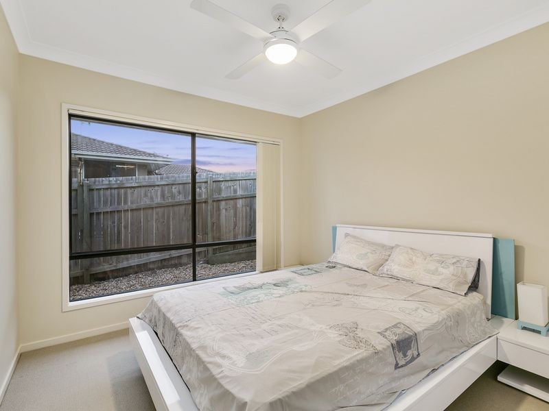 40 Hawkesbury Avenue, Pacific Pines QLD 4211