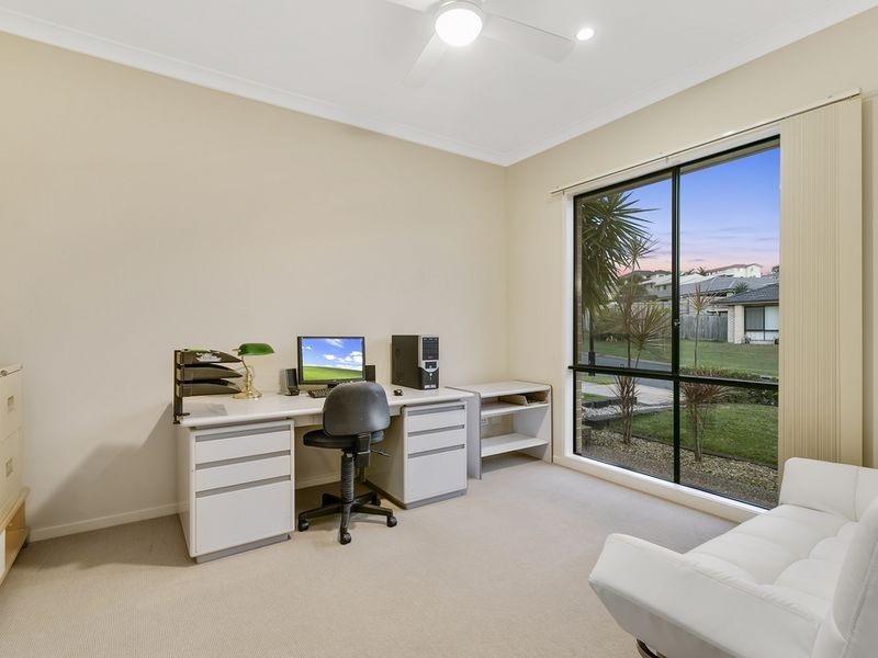 40 Hawkesbury Avenue, Pacific Pines QLD 4211