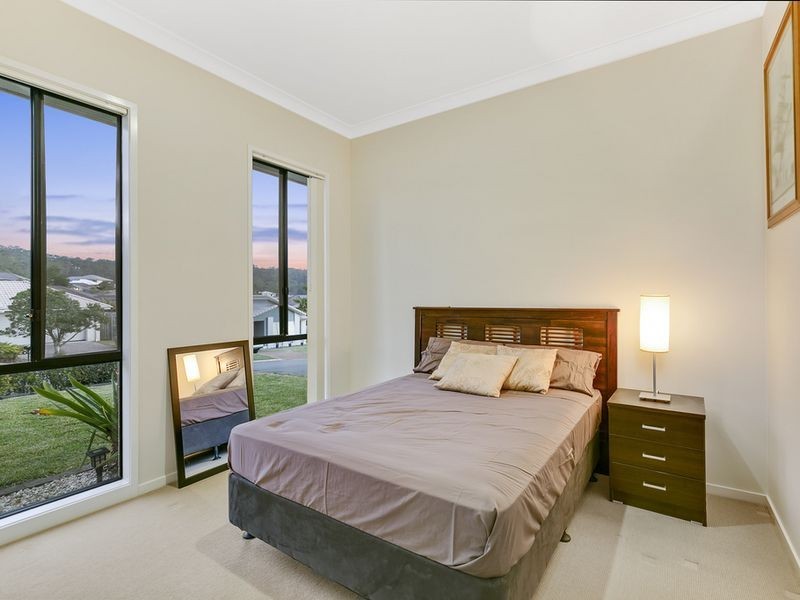 40 Hawkesbury Avenue, Pacific Pines QLD 4211