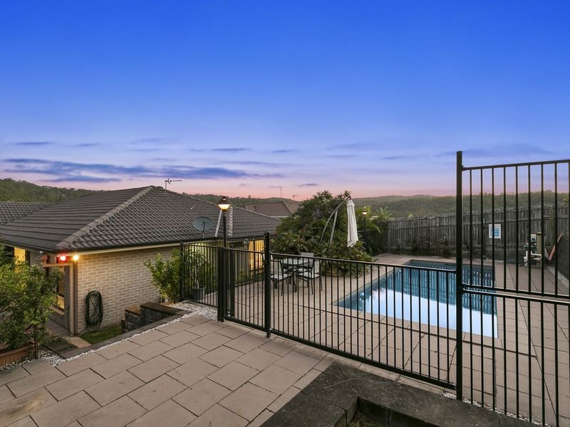 40 Hawkesbury Avenue, Pacific Pines QLD 4211