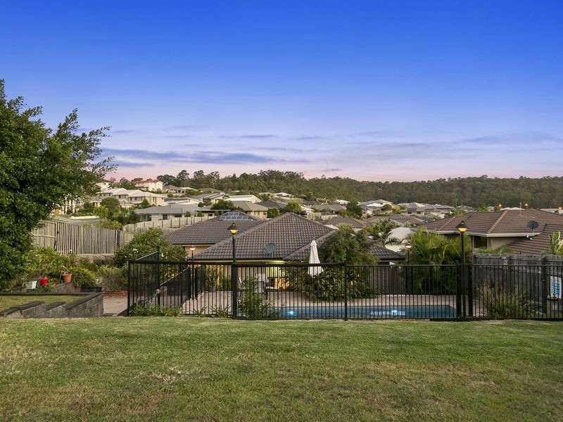 40 Hawkesbury Avenue, Pacific Pines QLD 4211
