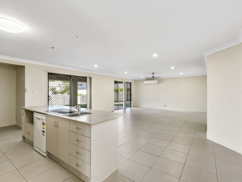 16 Bushland Place, Maudsland QLD 4210