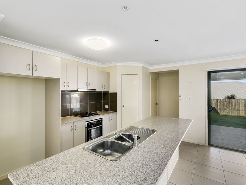 16 Bushland Place, Maudsland QLD 4210