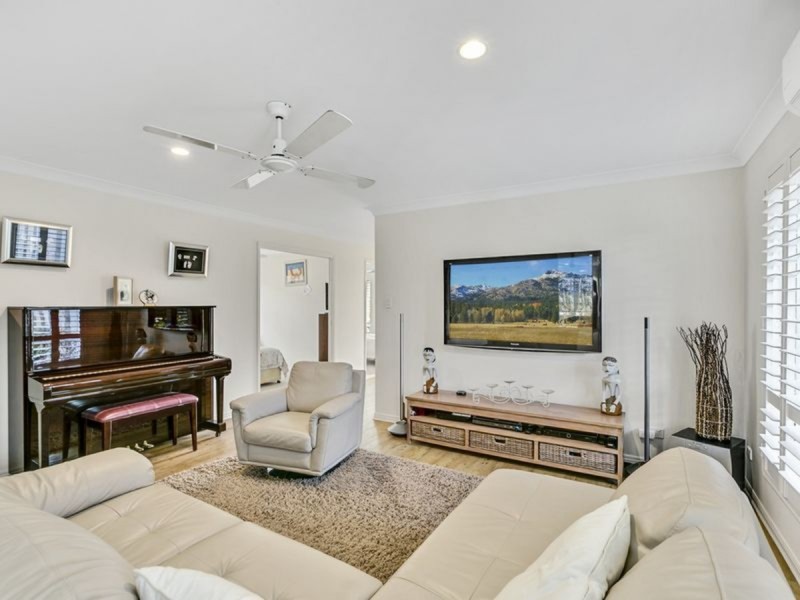 12 Starkey Street, Pacific Pines QLD 4211