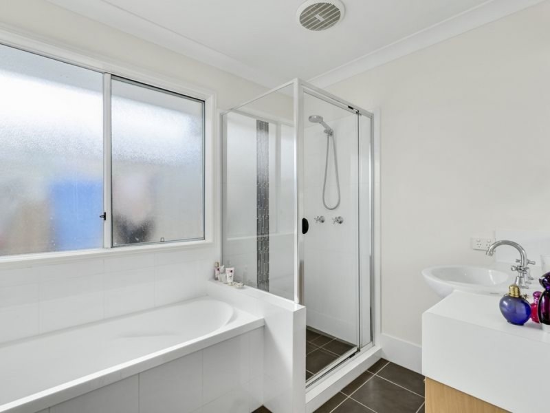 12 Starkey Street, Pacific Pines QLD 4211