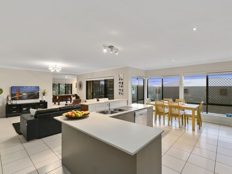 62 Harmsworth Road, Pacific Pines QLD 4211