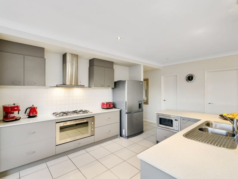 62 Harmsworth Road, Pacific Pines QLD 4211