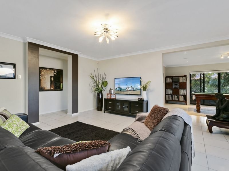 62 Harmsworth Road, Pacific Pines QLD 4211