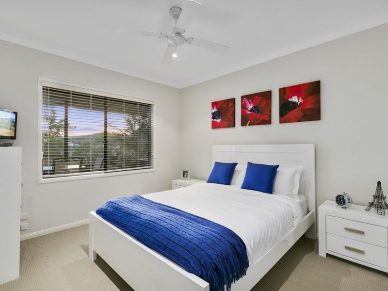 62 Harmsworth Road, Pacific Pines QLD 4211