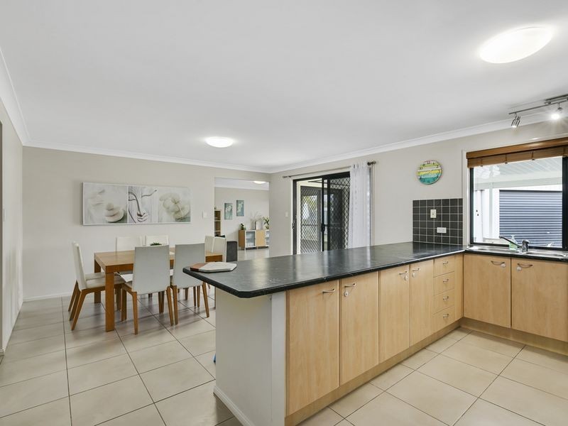 7 Peckham Court, Pacific Pines QLD 4211